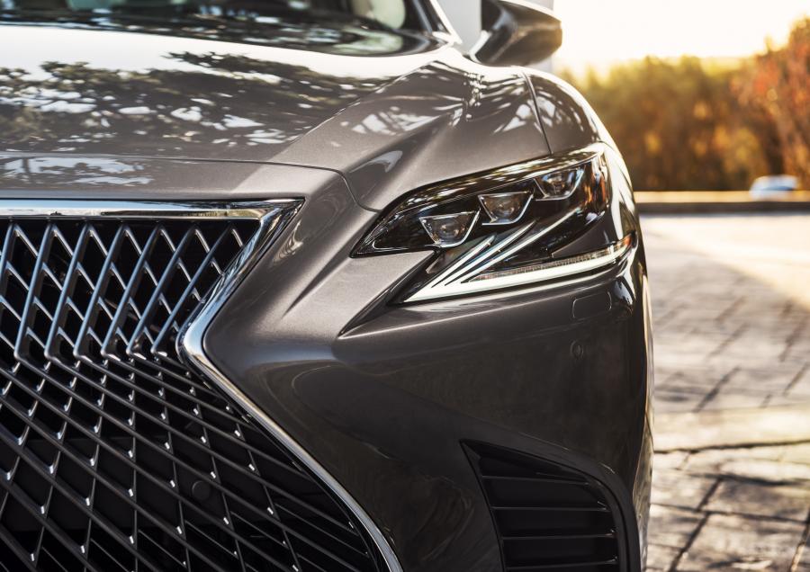 Детали экстерьера Lexus LS500 2017 года  (NA) (фото 20 из 67)